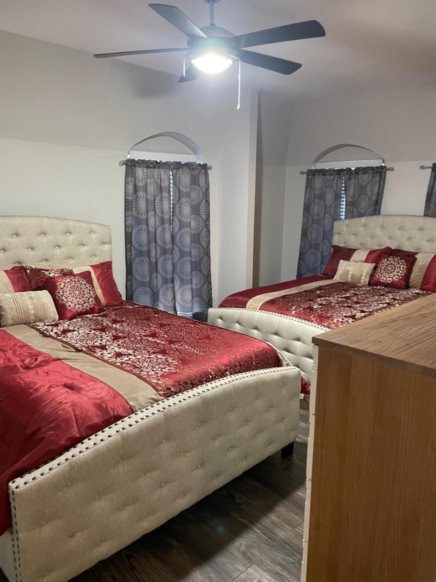 Huge One Bedroom With 2 Queen Size Beds Houston Exterior foto